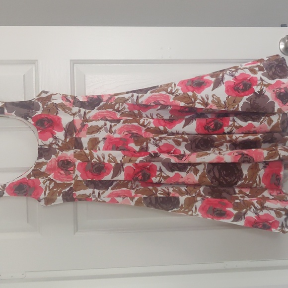 New Directions sleeveless floral dress - Picture 3 of 5